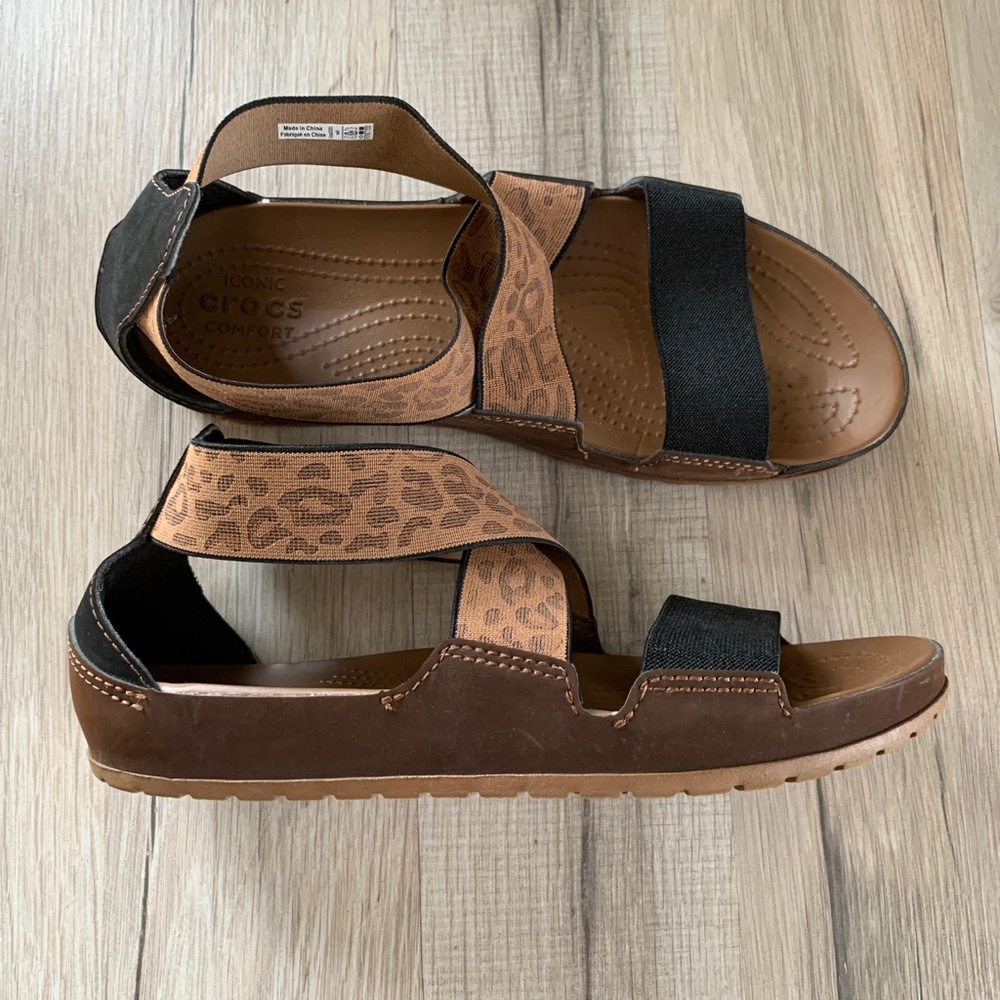 Crocs Anna Ankle Strap Leopard Print Sandals - Picture 3 of 6